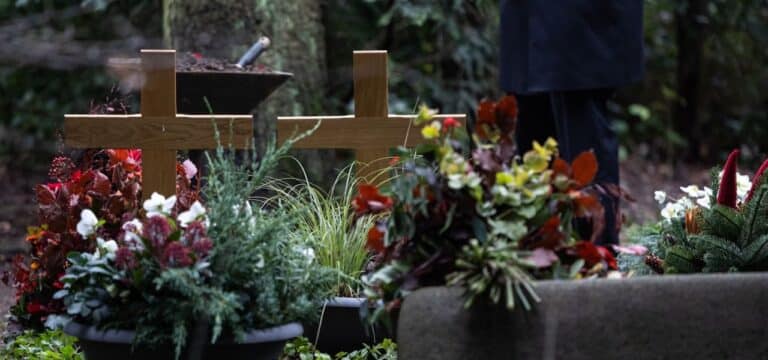 Diebstähle auf Friedhöfen – Polizei rät zur Aufmerksamkeit