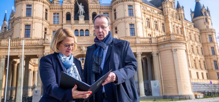 Bürgerbeauftragter Frenzel übergibt Landtag Jahresbericht