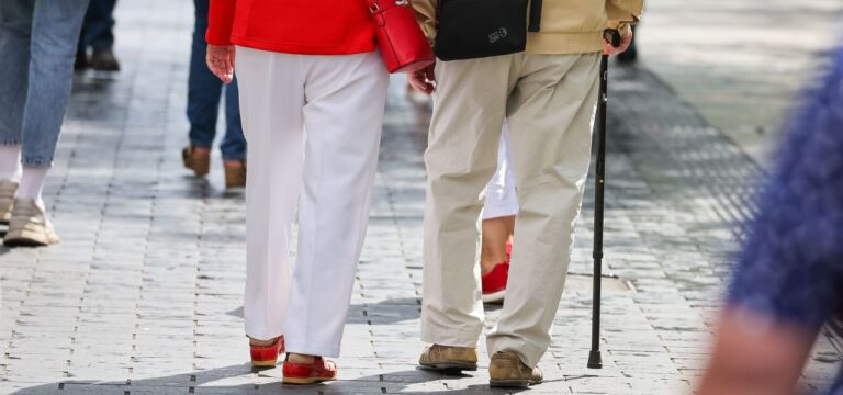 Rentner mehrheitlich dafür: Zwei Drittel der Deutschen gegen Feiertag-Streichung