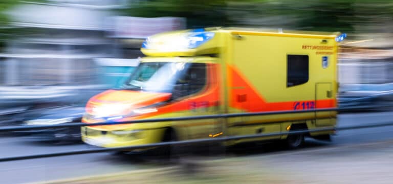 Grevesmühlen: Sieben Verletzte nach Blitzeinschlag – ein Mensch in Klinik