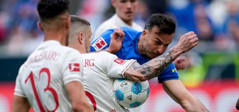 Ha-Ha-Handelfer in Hoffenheim?: Augsburg-Verteidiger explodiert am Sky-Mikrofon