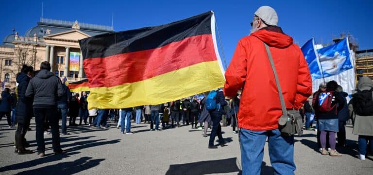 Verfassungsschutz warnt: Sorge vor Extremisten bei deutschlandweiten Demos am Samstag