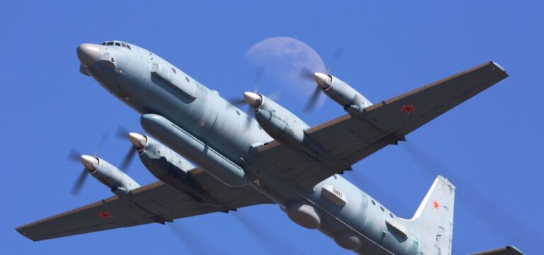Alarmrotte steigt auf: Bundeswehr-Jets fangen russischen Aufklärer über der Ostsee ab