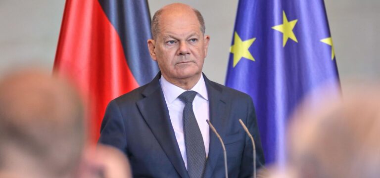 Koalitionsgespräche unterbrochen: Scholz ruft Spitzen von Union und SPD zu Krisentreffen