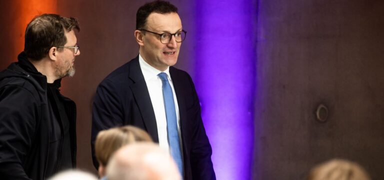 Grüne reagieren empört: Spahn will mit AfD umgehen wie „mit jeder anderen Partei“