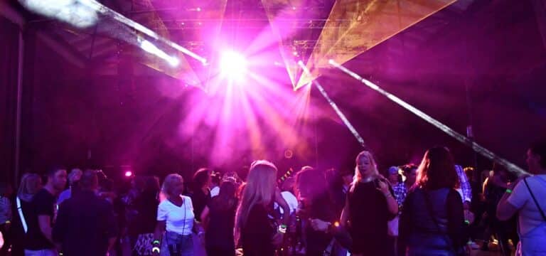 Wismar feiert in den Mai: Große Tanznacht in der Markt- und Eventhalle