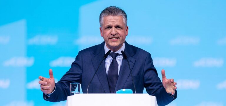 „An unserer Grenze ist Schluss“: Frei kündigt sofortige Asylwende an