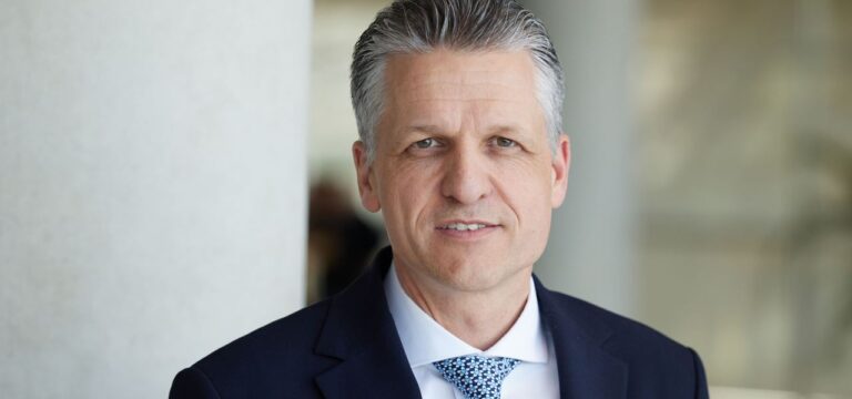 Neuer Ton mit Herkunftsländern: Frei kündigt Abschiebeflüge nach Syrien und Afghanistan an