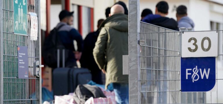 Landesregierung hält an Ausbau von Asyl-Erstaufnahme fest