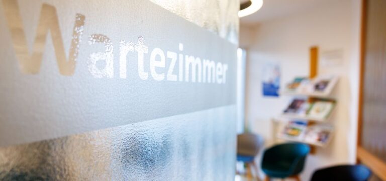 Nicht gleich zum Facharzt: Kassen unterstützen Hausarzt-Modell