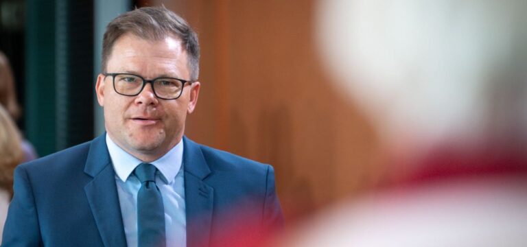 „Zentrale Staatsaufgabe“: Schneider legt Fünf-Punkte-Plan für den Osten vor