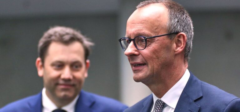 „Haben wir so nicht verabredet“Merz korrigiert Klingbeil bei 15 Euro Mindestlohn