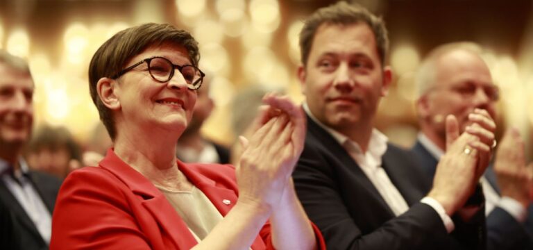 SPD-Chef betont gutes Verhältnis: Klingbeil nennt Debatte um Esken „beschämend“