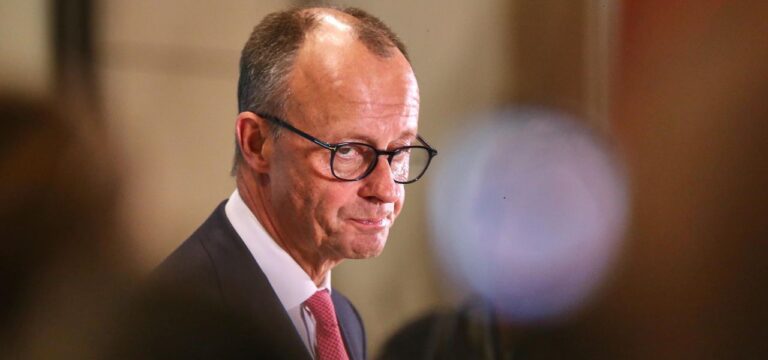 Reaktionen auf verpasste Wahl: Entsetzen, Wut und Schadenfreude über Merz‘ Scheitern