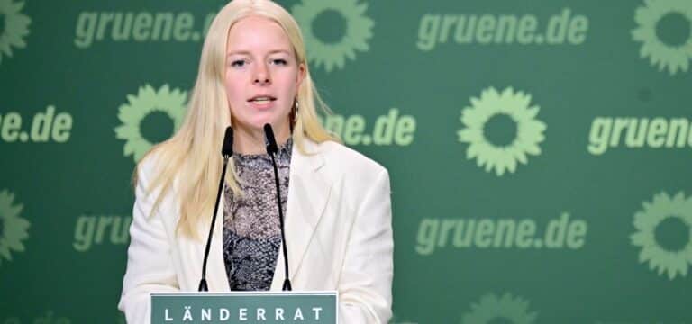 „Habe mehr Pullis im Schrank“: Jette Nietzard greift Grünen-Spitze an