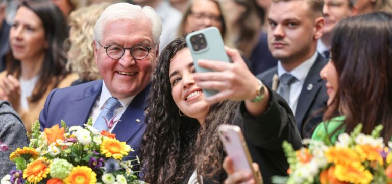 Fast 250.000 Menschen: Zahl der Einbürgerungen steigt auf Rekordniveau