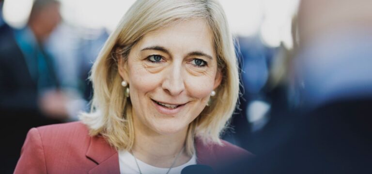 „Erster Warnschuss“: Bund verpasst Krankenkassen eine Millionenspritze