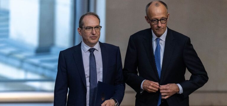 Dobrindt plant offenbar 12-Stunden-Schichten für Grenzbeamte