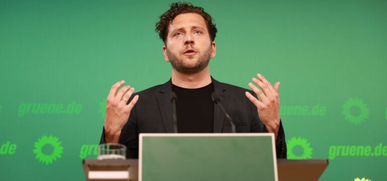 Klimafonds-Geld zweckentfremdet?: Grüne werfen Klingbeil Haushaltstricks vor