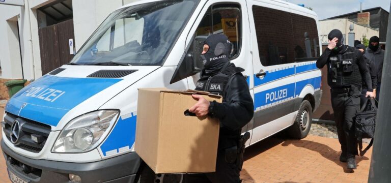 Anschläge und Gewaltfantasien: Wie gefährlich ist die „Letzte Verteidigungswelle“?