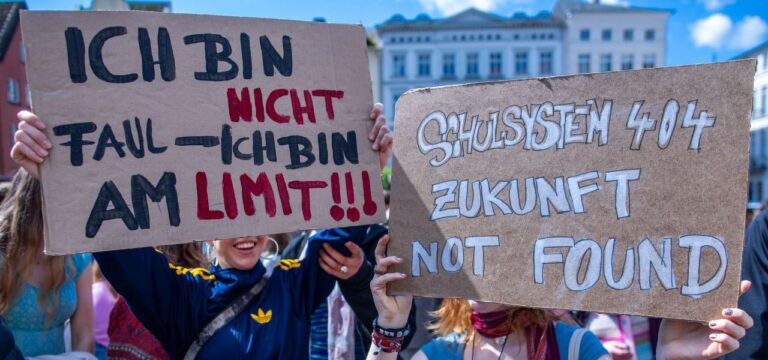 800 Menschen nehmen an Bildungsprotest in Schwerin teil