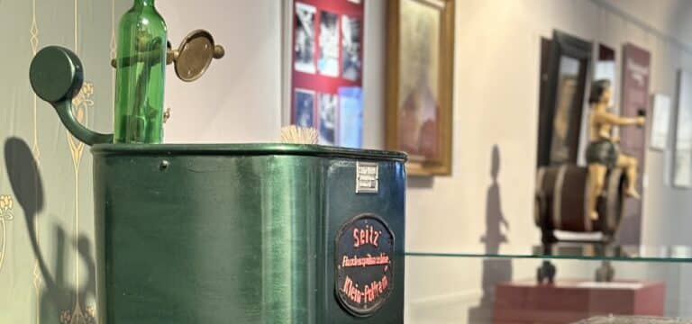 Exklusive Kuratorenführung: „Wie der Wein nach Wismar kam“