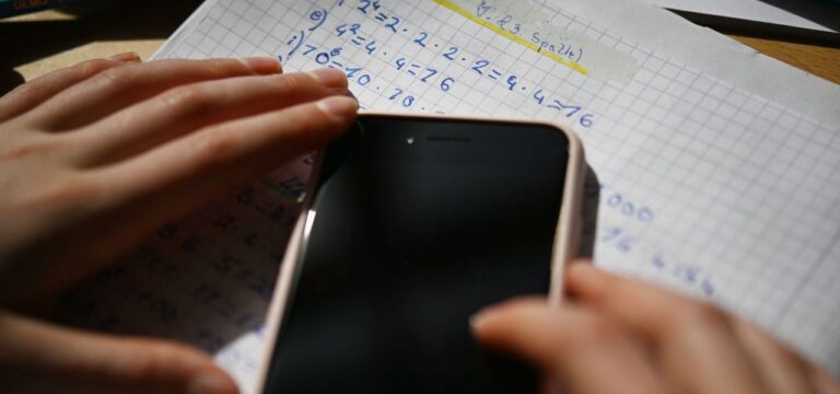 Lehrer wünschen sich Rechtssicherheit in der Handy-Frage