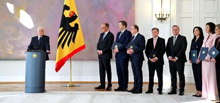 „Das ist ehrenwert und mutig“: Steinmeier ernennt Minister „in einer schwierigen Zeit“