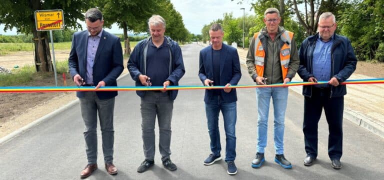 Feierliche Wiedereröffnung der Hauptstraße in Hornstorf