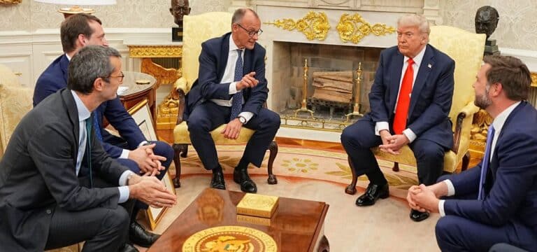 Teams suchen schon Termin: Trump nimmt Einladung von Merz nach Deutschland an