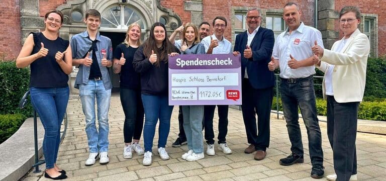 Benefiz-Kuchenbasar für das Hospiz Schloss Bernstorf