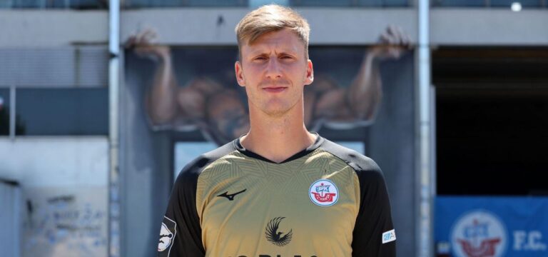 Schlussmann Philipp Klewin bleibt bei Hansa Rostock
