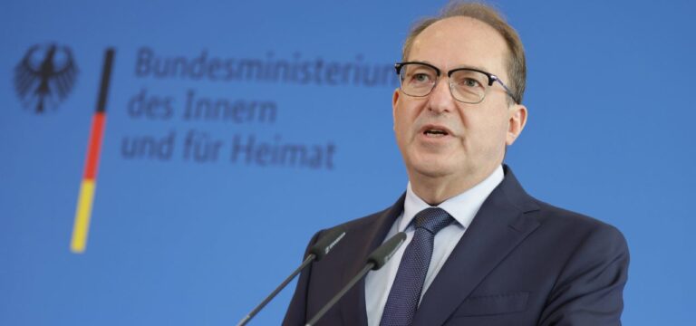 Dobrindt hält trotz Urteil an Zurückweisungs-Praxis fest