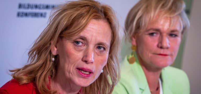 Ministerkonferenz: keine uniformen Handyverbote an Schulen