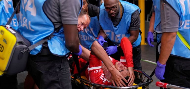 Jamal Musiala bei Klub-WM schwer verletzt vom Platz getragen