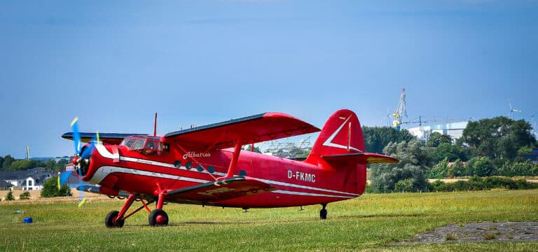Antonov AN-2 am Flugplatz Müggenburg lädt zum Rundflug ein
