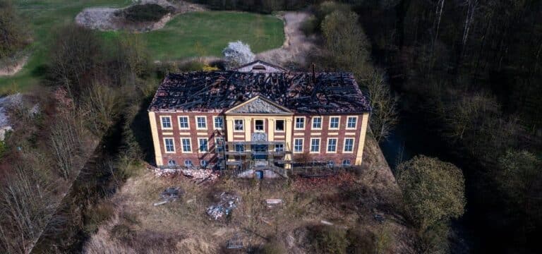 Hilfe vom Denkmalschutz für ausgebranntes Film-Schloss