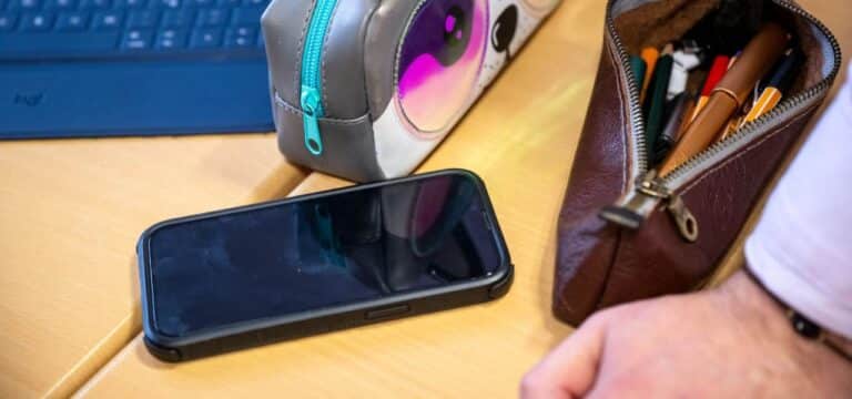 Kein Handyverbot an Schulen in MV – aber Beschränkungen