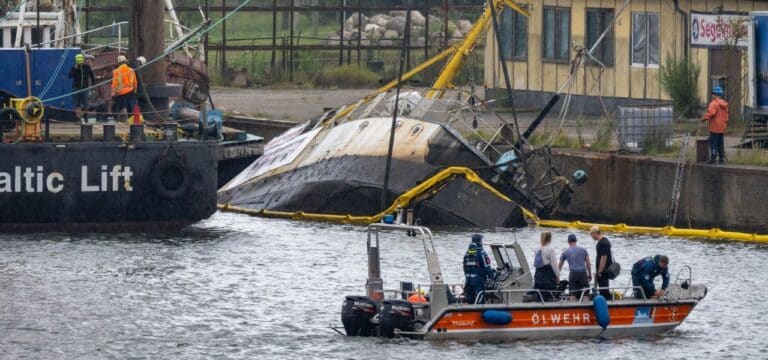 Bergung von gesunkenem Fischkutter bei Stralsund gestartet