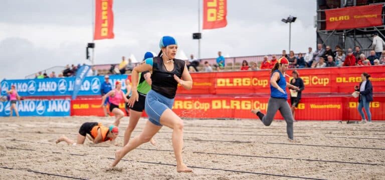 Internationaler DLRG Cup: Wettkampf im Rettungsschwimmen