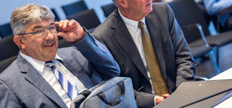 Ex-Minister Caffier verteidigt Verbindung zu Schießplatz