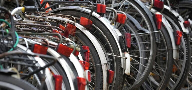 In Rostock steigt die Zahl der abgestellten „Schrotträder“