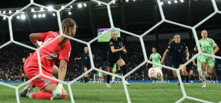 Halbfinal-Drama: England wirft weinende Italienerinnen aus EM