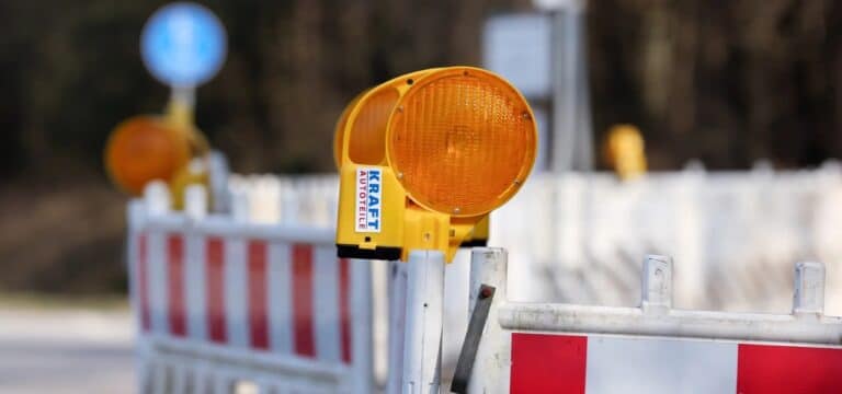 Ausbesserungsarbeiten auf dem Autobahnzubringer zwischen Rostock und der A20