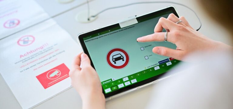 Mittlerweile ein Geschäftsmodell: Fahrschüler betrügen immer öfter bei Führerscheinprüfungen