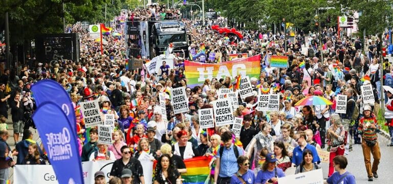 Teilnehmerrekord an der Elbe: Eine Viertelmillion Menschen nehmen an CSD in Hamburg teil
