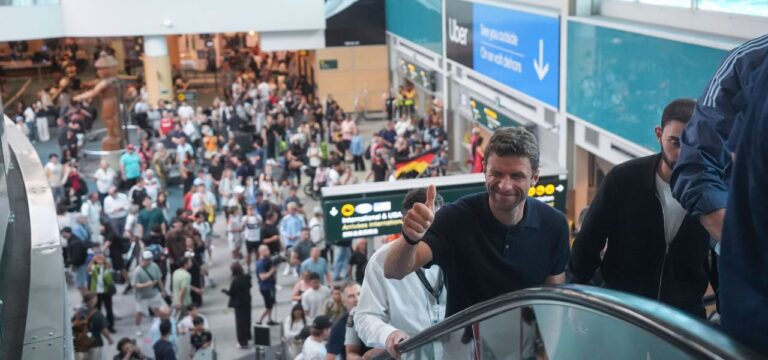 „Ich bin glücklich hier zu sein“: Jubelnde Fans begrüßen Thomas Müller in Vancouver