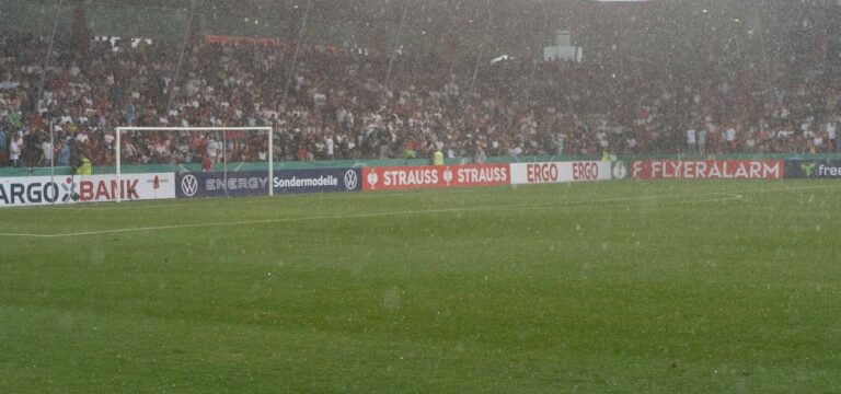 „Spiel des Lebens“ für Gegner: Heftiges Unwetter führt Bayer zur Zufriedenheit