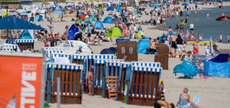 Hält der Sommer? Strandkorbverleih hofft auf volle Strände