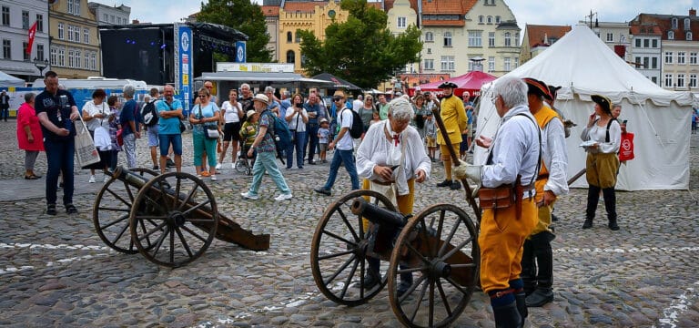 Die Zeiten erfordern es: Schwedenfest in Wismar steht ganz im Zeichen der Sicherheit